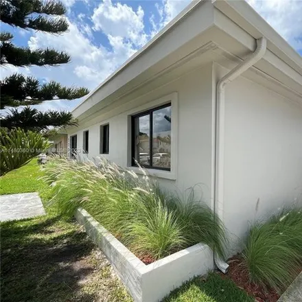 Buy this 15 bed house on 1735 Normandy Drive in Isle of Normandy, Miami Beach