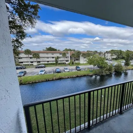 Buy this 1 bed condo on 7557 Northwest 16th Street in Sunrise Heights, Plantation