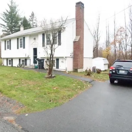 Buy this 3 bed house on 17 Easy Street in Farmingdale, ME 04344