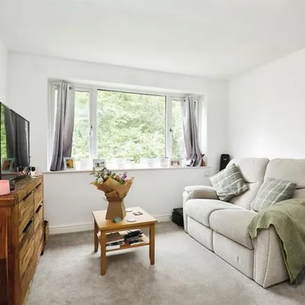 Rent this 2 bed apartment on Denton Close in Kenilworth, CV8 1BJ