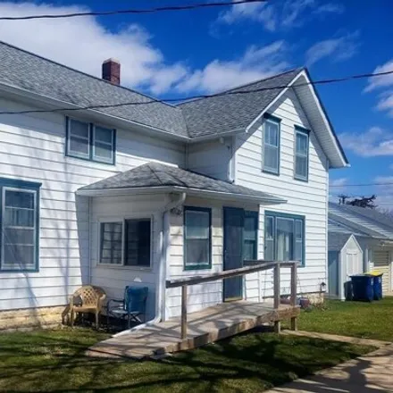Buy this 3 bed house on 539 West 12th Street in Vinton, IA 52349