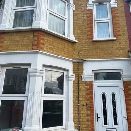 Rent this 2 bed townhouse on Colchester Road in London, E10 6HU
