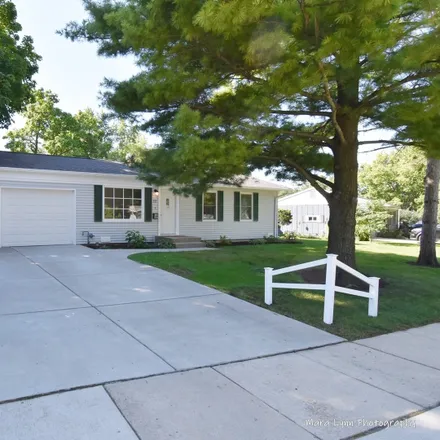 Buy this 3 bed house on 11 Briar Lane in Geneva, IL 60134