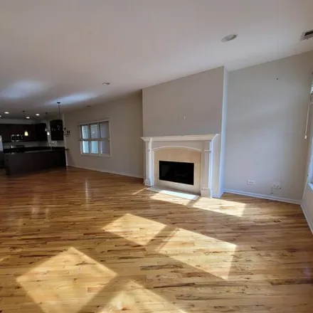 Image 4 - 1620 W Estes Ave Apt 1S, Chicago, Illinois, 60626 - House for rent