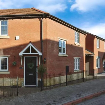Buy this 3 bed duplex on Anwick Way in Grantham, NG31 8UJ