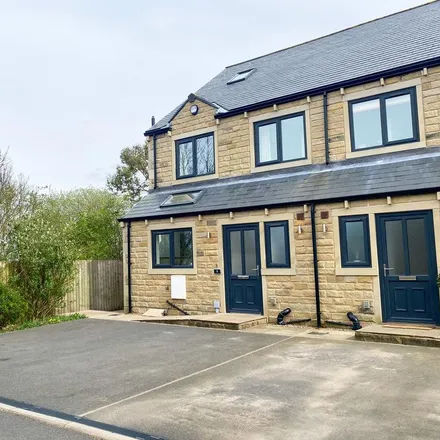 Rent this 3 bed townhouse on Woodhead Court in Kirkburton, HD8 8FU