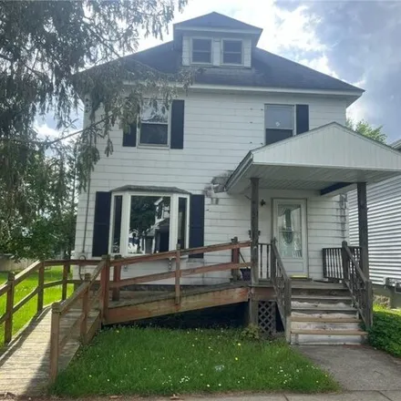 Buy this 3 bed house on 31 Chestnut Street in City of Auburn, NY 13021