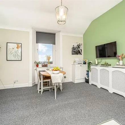 Image 4 - Berrylaw Place, Dunfermline, KY12 8AG, United Kingdom - Apartment for sale