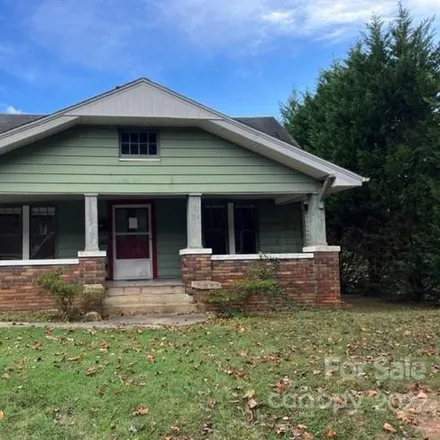 Image 1 - 214 8th Avenue Southeast, Hickory, NC 28602, USA - House for sale