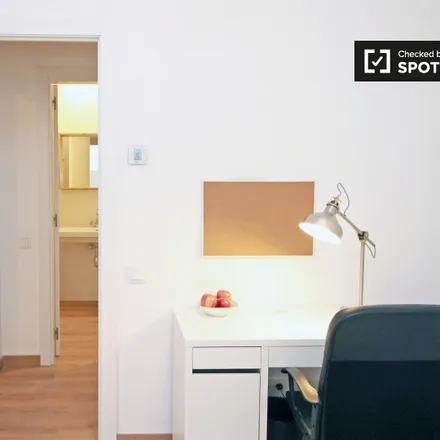 Image 2 - Carrer de la Marina, 127, 08013 Barcelona, Spain - Room for rent