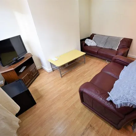 Rent this 2 bed house on Glossop Street in Leeds, LS6 2NJ