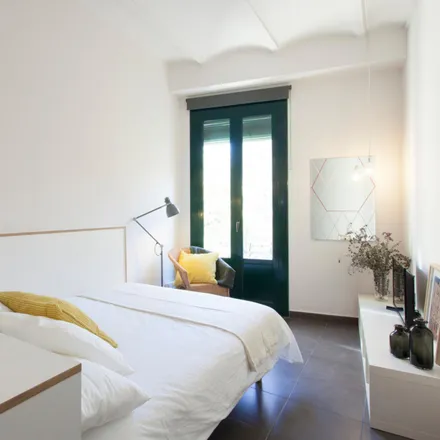 Rent this 1 bed apartment on Carrer dels Enamorats in 1, 08013 Barcelona