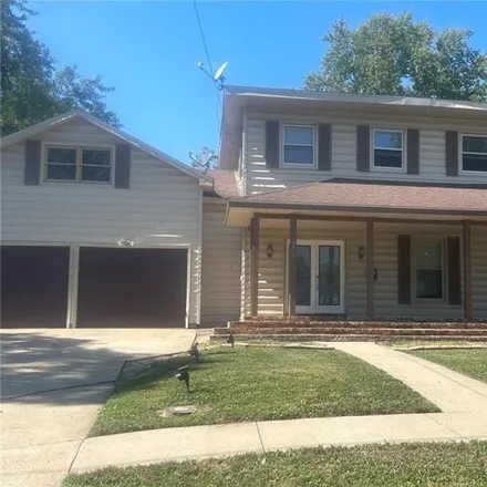 Buy this 4 bed house on unnamed road in Marion, IL 62959