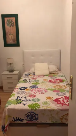 Rent this 3 bed room on Sostres - Baixada de la Glòria in Carrer de Sostres, 08001 Barcelona