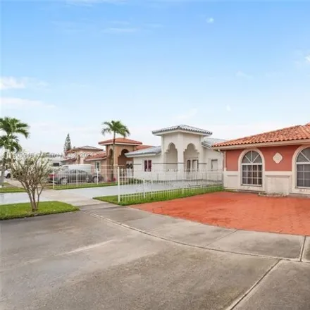 Image 2 - 3198 West 68th Place, Hialeah, FL 33018, USA - House for sale
