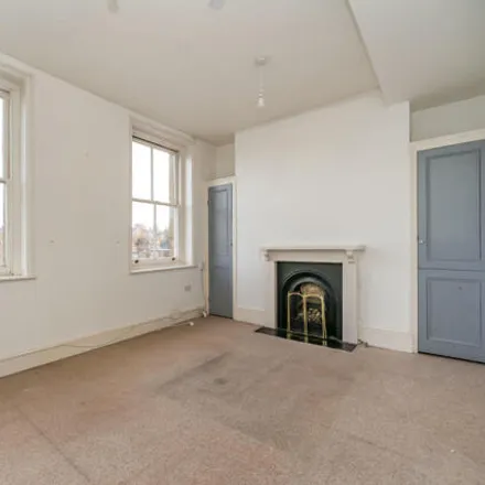 Image 5 - 36 Epsom Road, Guildford, GU1 3JT, United Kingdom - Apartment for sale