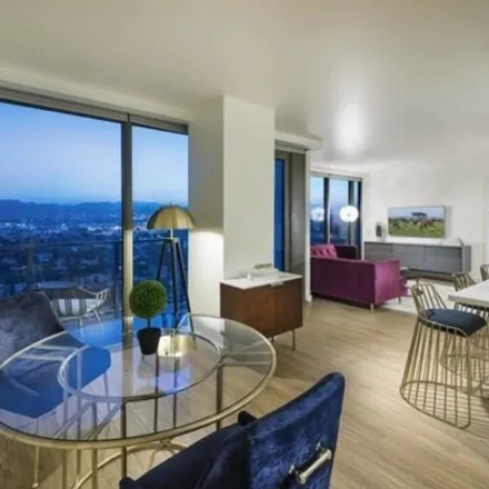 Image 2 - Wilshire & Crescent Heights, Wilshire Boulevard, Los Angeles, CA 90048, USA - House for rent