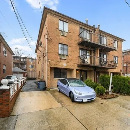 Buy this 6 bed house on 61-38 169th Street in New York, NY 11365