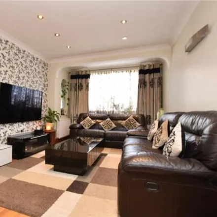 Image 2 - Eccleston Crescent, Goodmayes, London, RM6 4RB, United Kingdom - Townhouse for sale