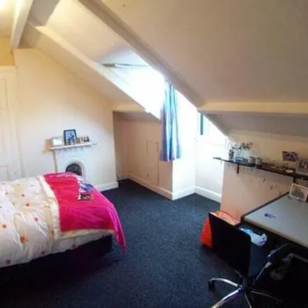 Image 7 - Delph Lane, Leeds, LS6 2HQ, United Kingdom - Room for rent