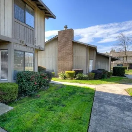 Image 1 - 4747 N Woodrow Ave Unit 133, Fresno, California, 93726 - House for sale