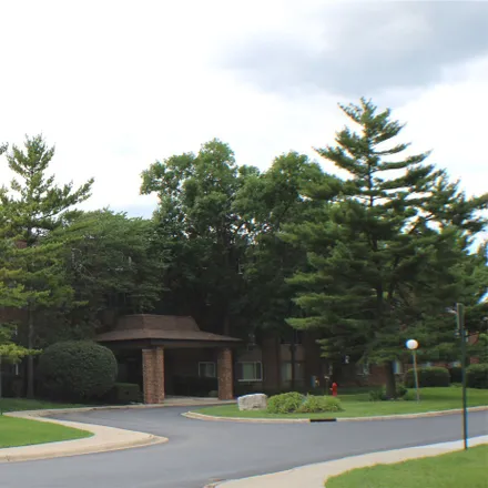 Buy this 1 bed house on 1500 Robin Circle in Hoffman Estates, Schaumburg Township