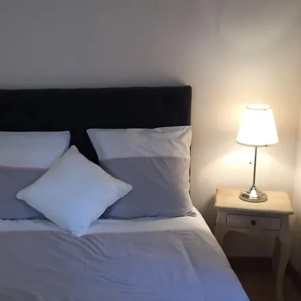 Rent this 1 bed house on 50800 Villedieu-les-Poêles