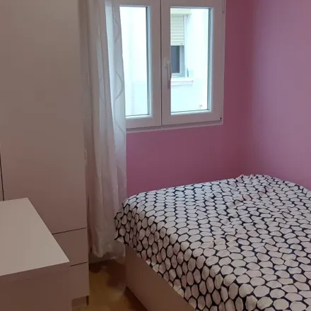 Rent this 3 bed room on Madrid in Calle Núñez de Balboa, 28902 Getafe