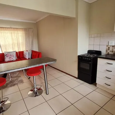 Image 5 - Bellefield Avenue, Mondeor, Johannesburg, 2001, South Africa - Townhouse for rent