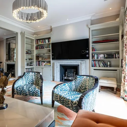 Rent this 7 bed house on 22 Hyde Park Gate in London, SW7 5DQ