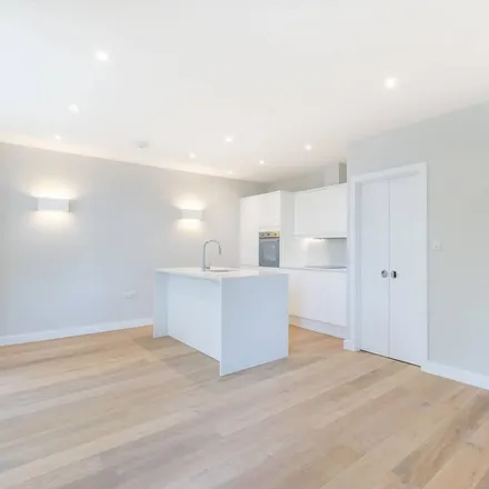 Rent this 2 bed apartment on 86 Cavendish Road in London, SW12 0DF