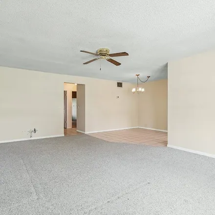 Image 7 - 915 Savannas Point Drive, Fort Pierce, FL 34982, USA - Apartment for sale