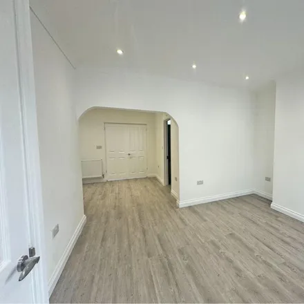 Image 3 - Varley Road, Custom House, London, E16 3NS, United Kingdom - Townhouse for rent