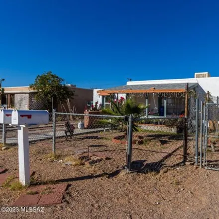 Buy this studio house on 381 East Rodeo Drive in Tucson, AZ 85714