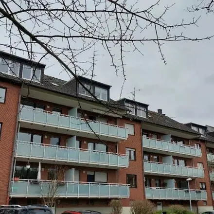 Rent this 3 bed apartment on Cecilienstraße 31 in 47443 Moers, Germany