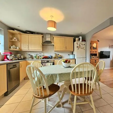 Image 3 - 16 Woodpecker Way, Cambourne, CB23 6GZ, United Kingdom - Townhouse for sale
