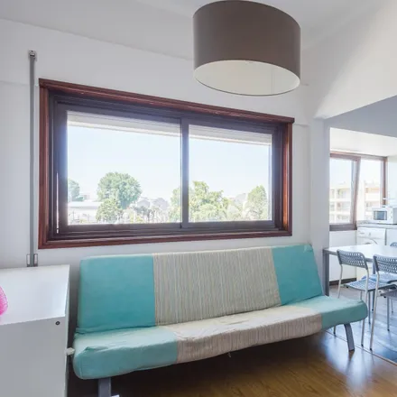 Rent this 4 bed apartment on liga tu in Rua de Agramonte, 4150-365 Porto