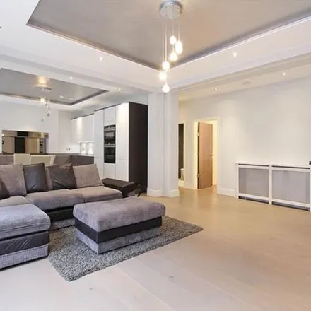 Rent this 2 bed apartment on Paddington Street Gardens in Manchester Street, London