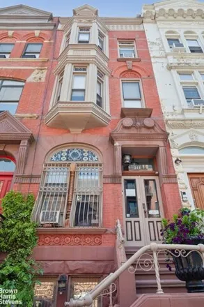 Image 1 - 210 W 122nd St, New York, 10027 - Townhouse for sale