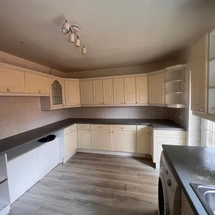 Rent this 4 bed apartment on Mahlon Avenue in London, HA4 6RU