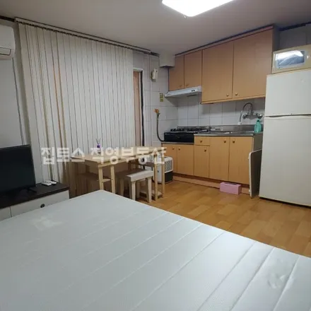 Rent this studio apartment on 서울특별시 강남구 대치동 899-33