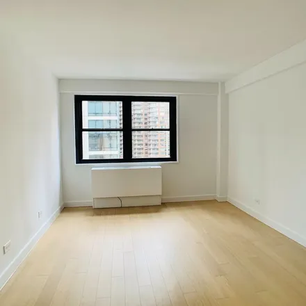 Rent this 3 bed apartment on 225 East 39th Street in New York, NY 10016