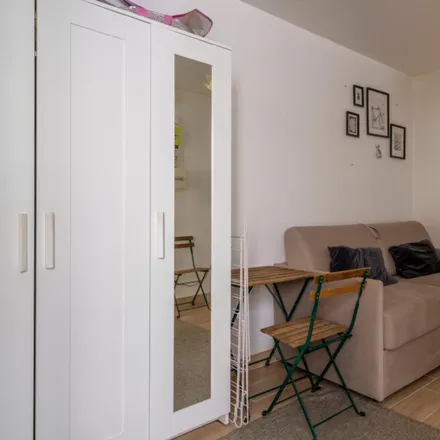 Rent this studio apartment on 61 Rue des Dames in 75017 Paris, France