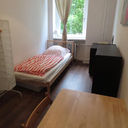 Rent this 5 bed room on Nettelbeckplatz in 13347 Berlin, Germany