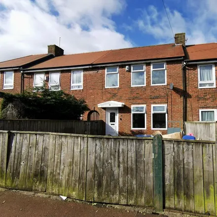 Rent this 3 bed townhouse on Holmesdale Road in Newcastle upon Tyne, NE5 3NL