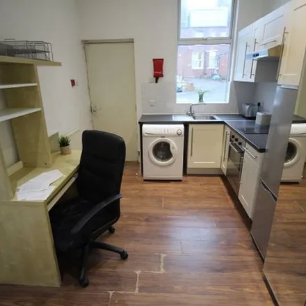 Image 2 - Kelso Road, Leeds, LS2 9DB, United Kingdom - Apartment for rent