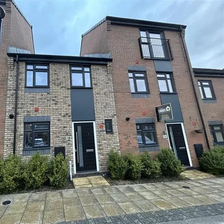 Rent this 3 bed townhouse on Crownford Avenue in Hanley, ST1 3DY