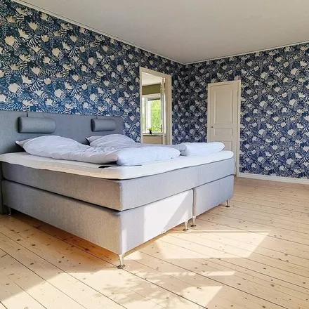 Rent this 5 bed house on Moheda in Östra Järnvägsgatan, 342 62 Moheda