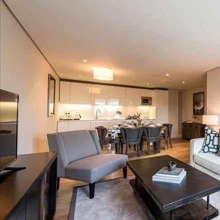 Rent this 3 bed apartment on 4 Merchant Square in London, W2 1AS