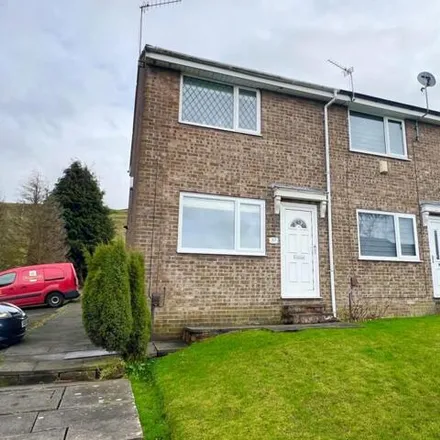 Buy this 2 bed house on Kinder Avenue in Cowlersley, HD4 5XD